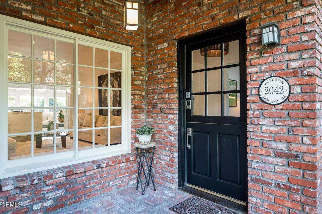 2042 Los Amigos Street