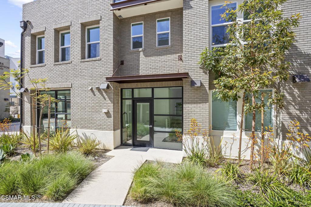 1290 E E Thompson Boulevard 105