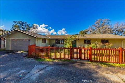 Photo of 40733 Big Oak Flat N, Oakhurst, CA 93644 (MLS # FR25268213)