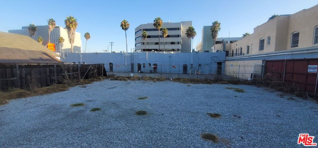 Commercial vacant lot on Kenmore and Sunset Blvd. Next Kaiser Permanente on Sunset Blvd. C2 Zone Use are allowed by right. Temporary Office can be installed. Rental price of $3000/Month