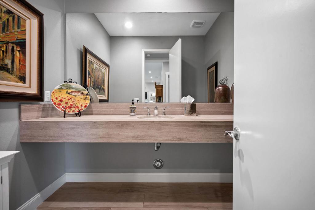 Escala - Residential