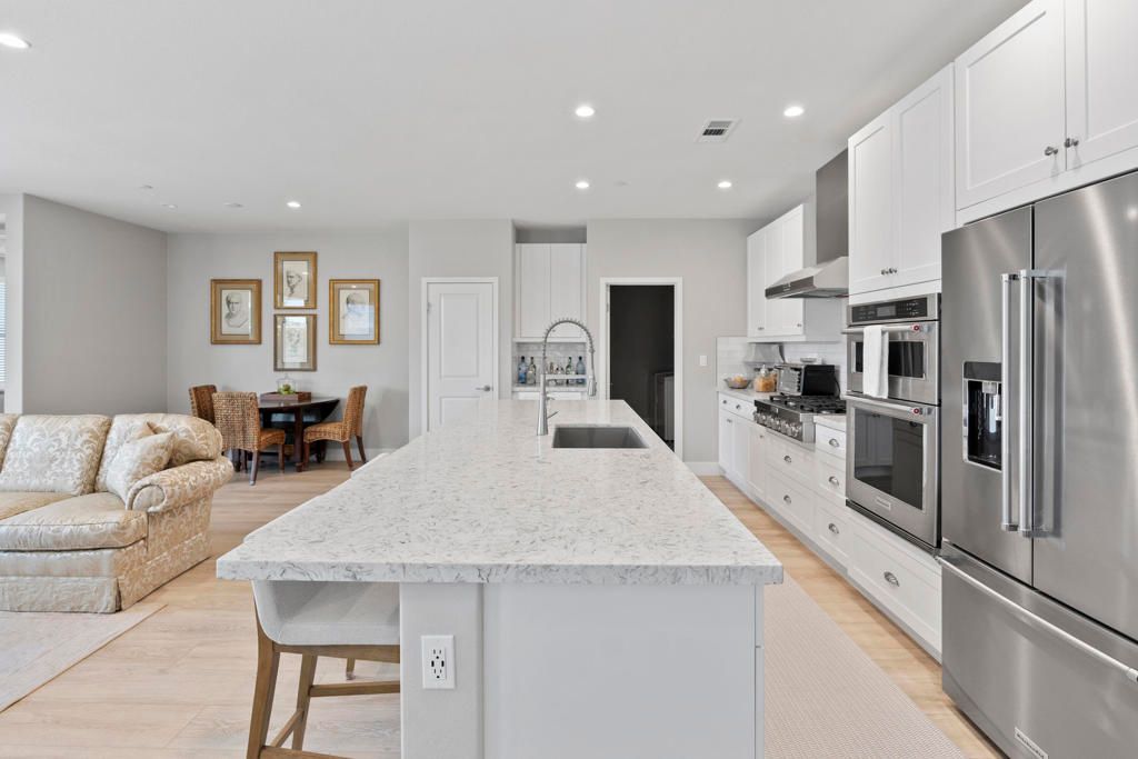 listing image 130722930422024277215