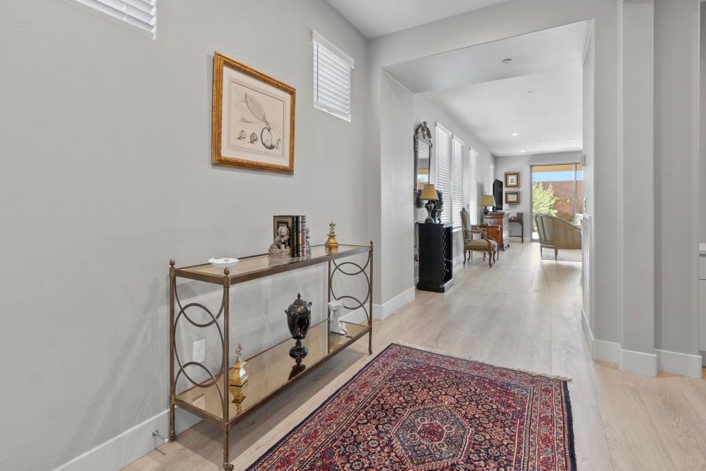 listing image 130727900145706436496