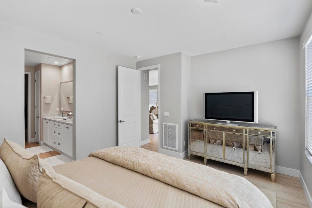 listing image 130729919427924567540