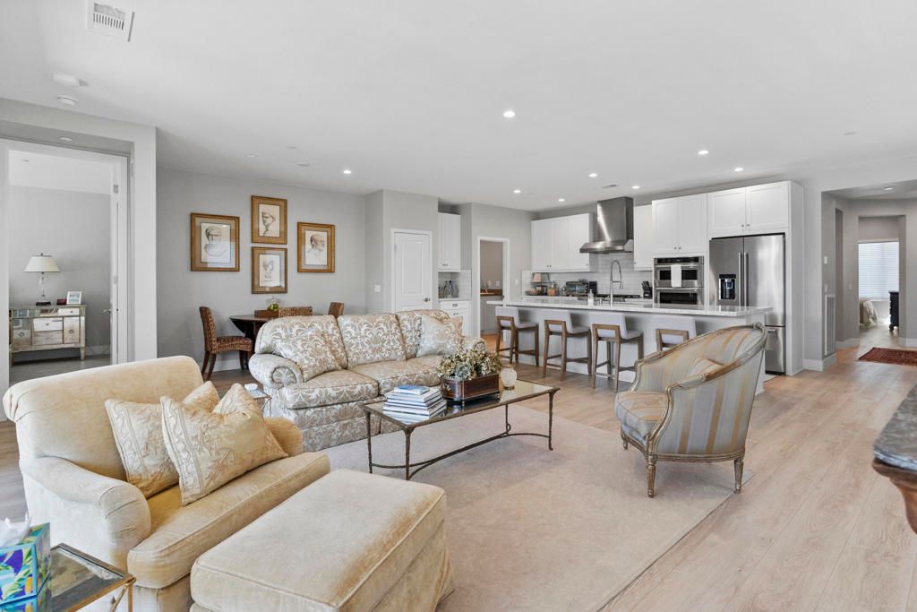 listing image 130721129235427873176