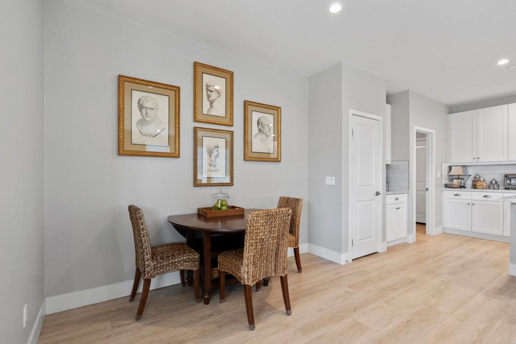 listing image 130728694328864100868