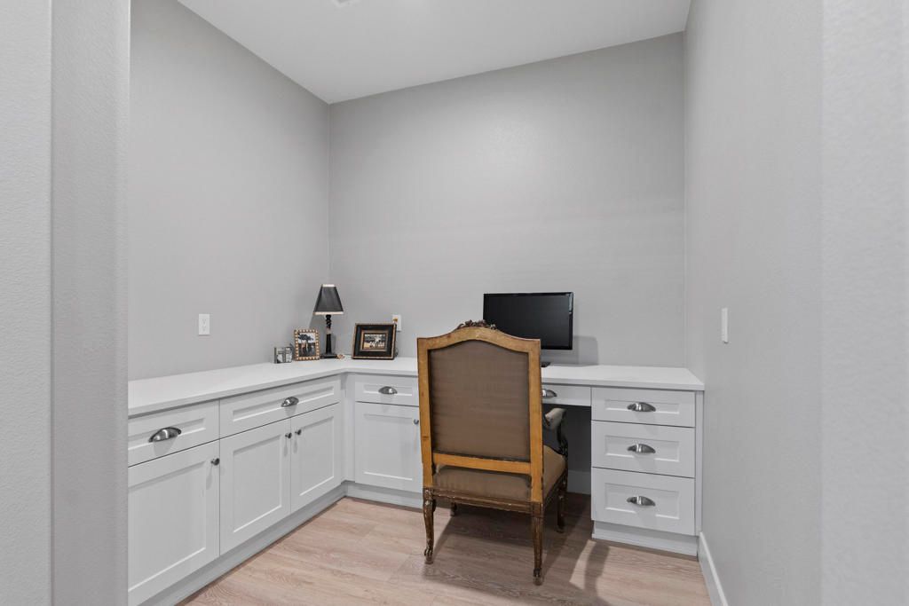 listing image 130729367666891417156
