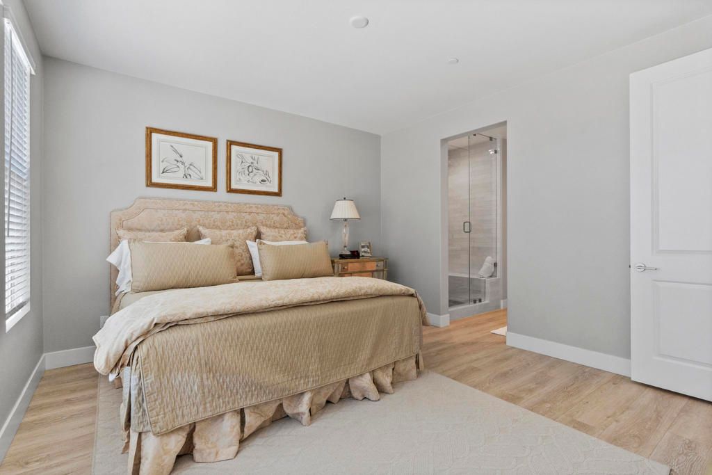 listing image 130725384981882435784