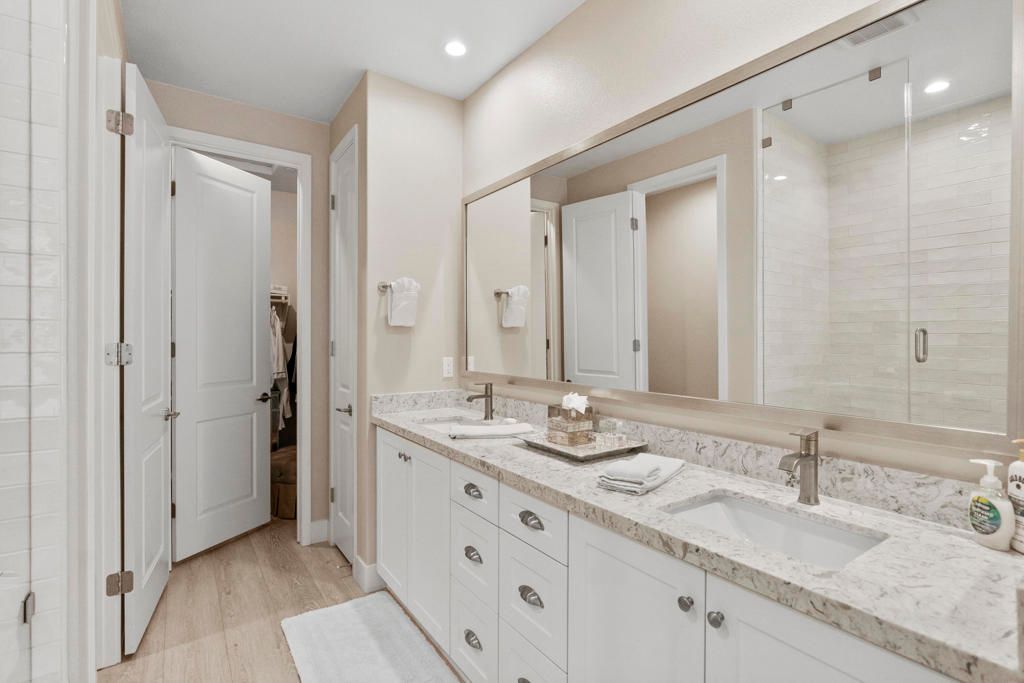 listing image 130728755242430651836