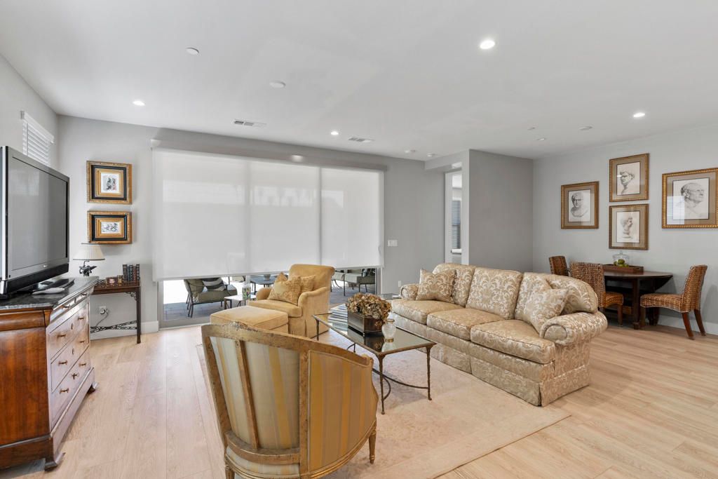 listing image 130720511636216664523