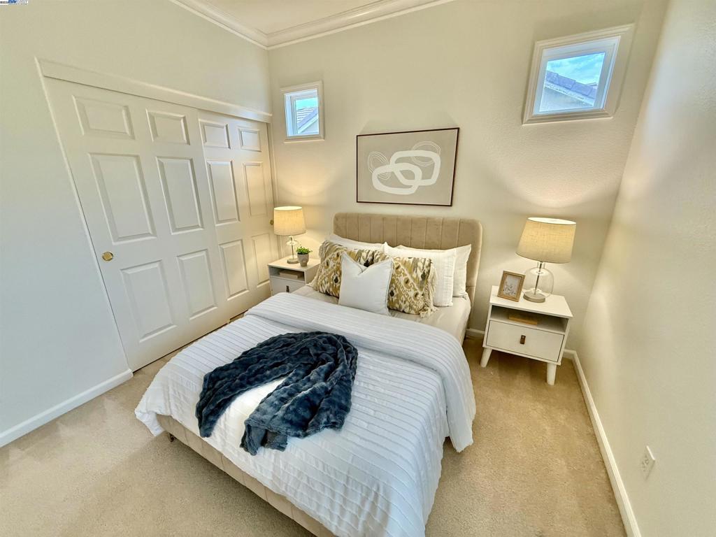 STONERIDGE SQUAR - Residential