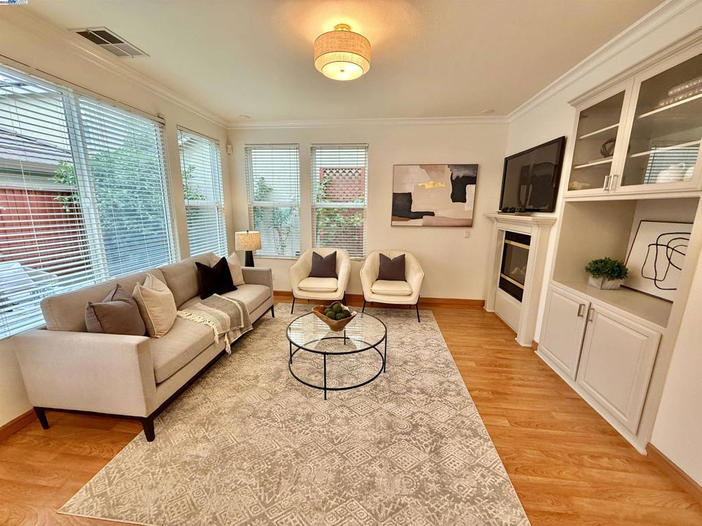 STONERIDGE SQUAR - Residential
