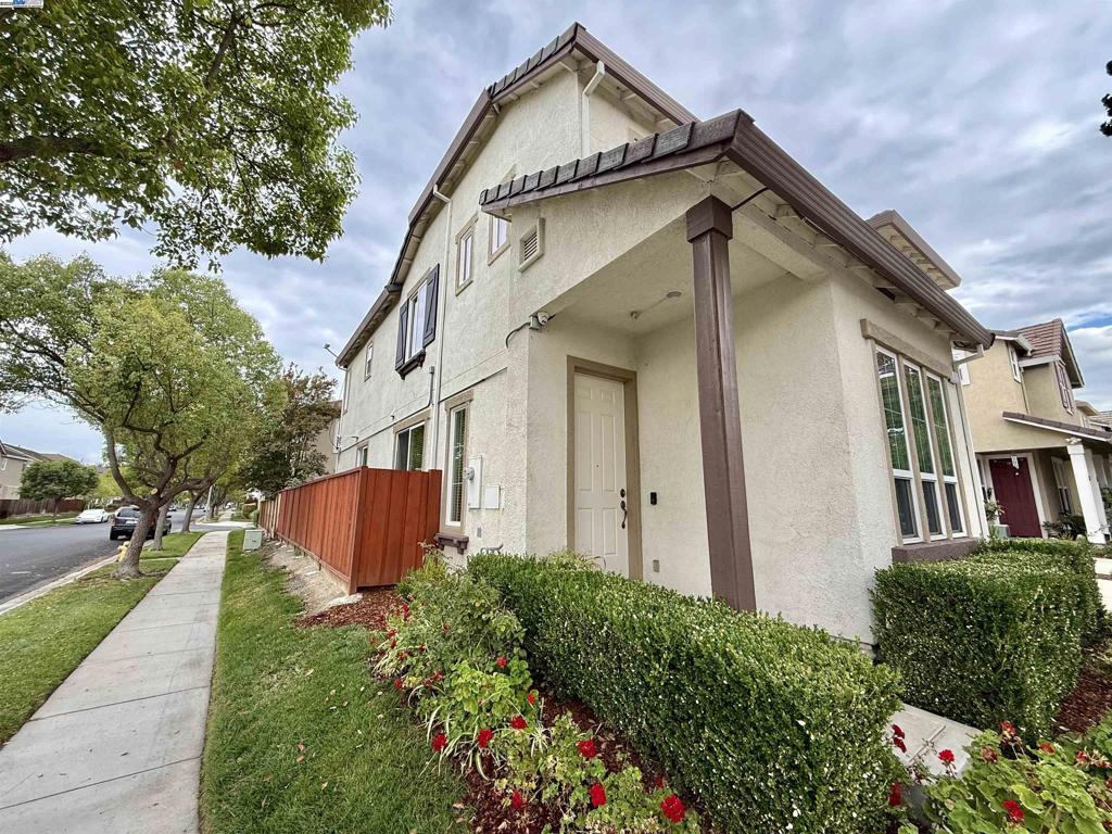 STONERIDGE SQUAR - Residential