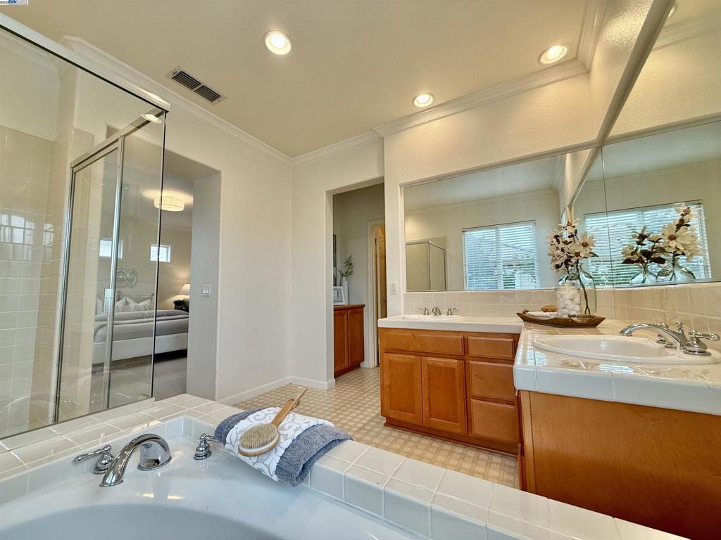 STONERIDGE SQUAR - Residential