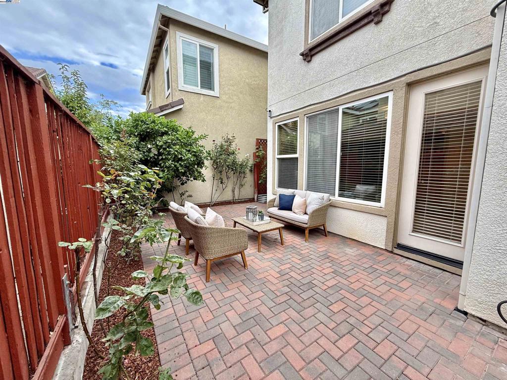 STONERIDGE SQUAR - Residential