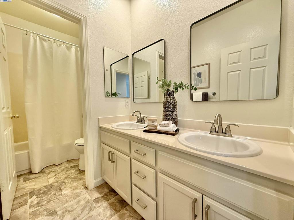 STONERIDGE SQUAR - Residential