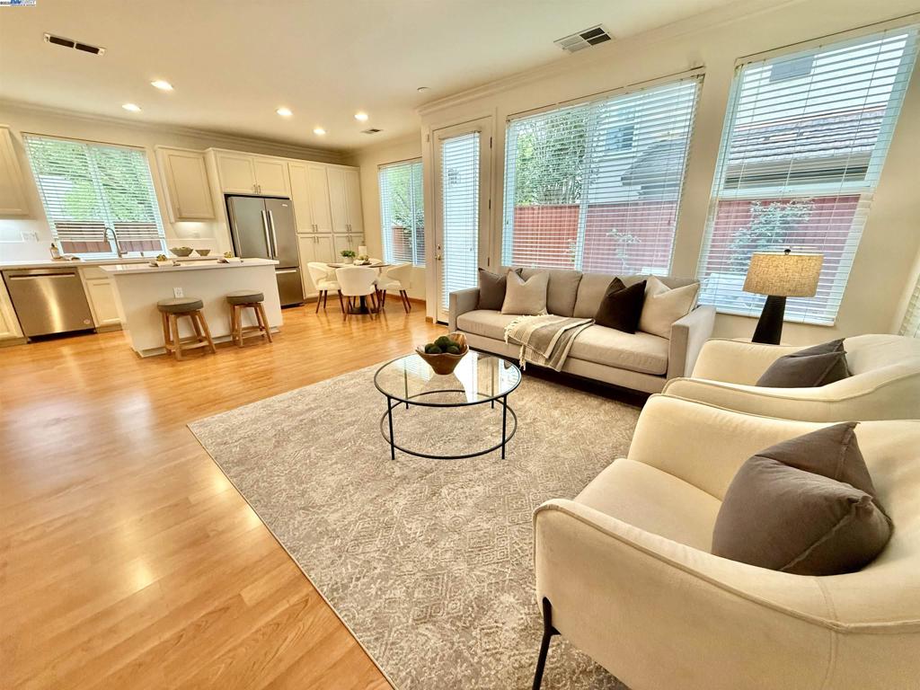 STONERIDGE SQUAR - Residential