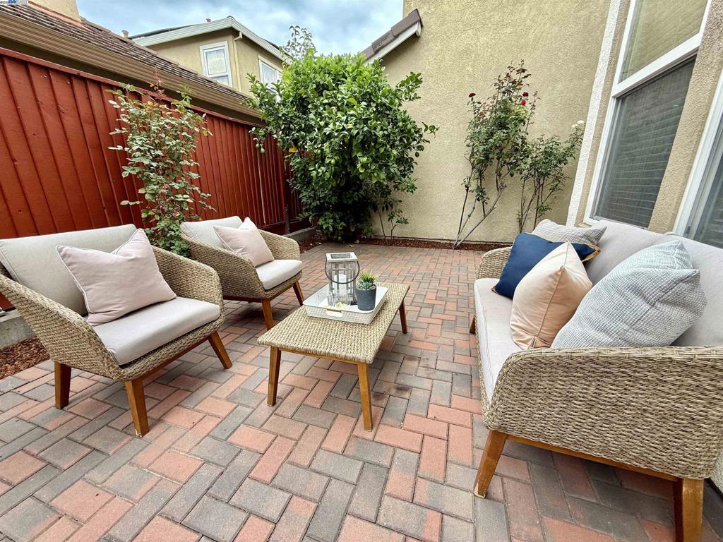 STONERIDGE SQUAR - Residential