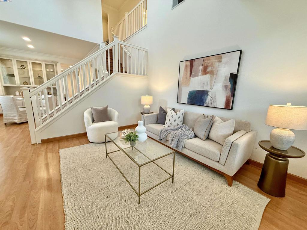 STONERIDGE SQUAR - Residential
