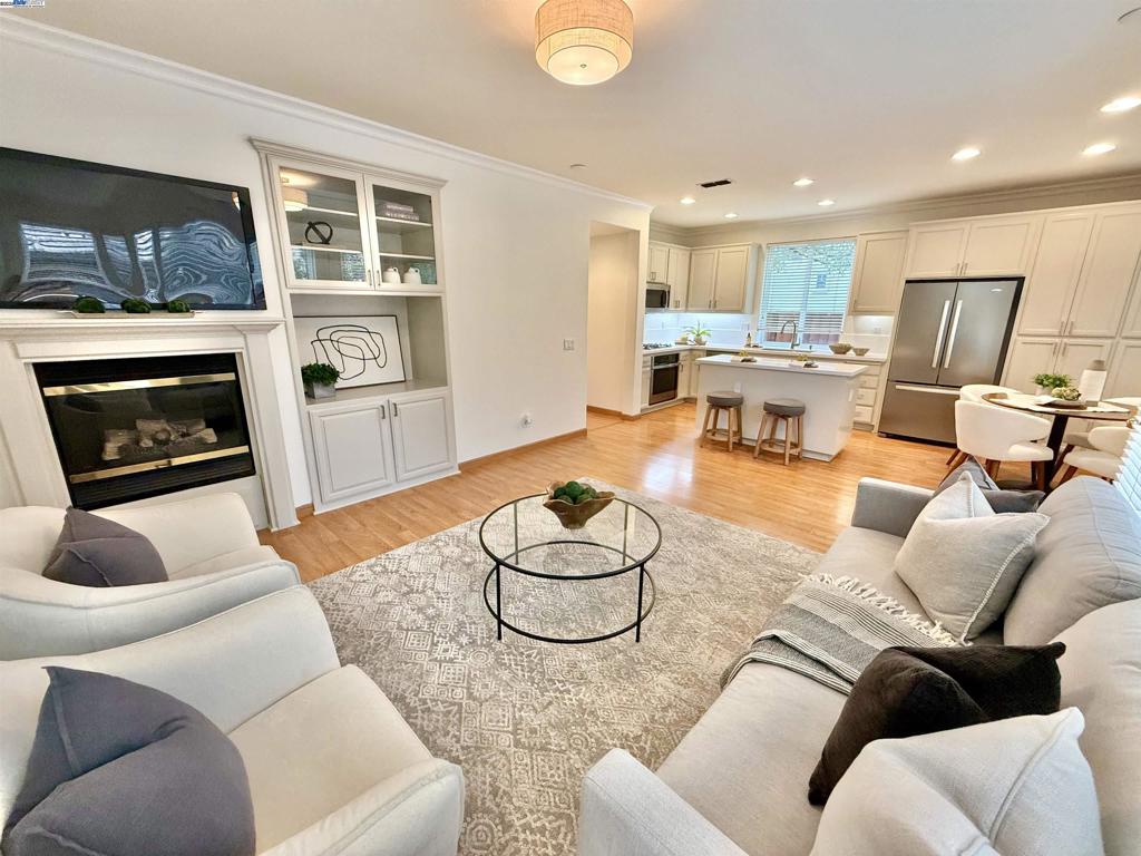 STONERIDGE SQUAR - Residential