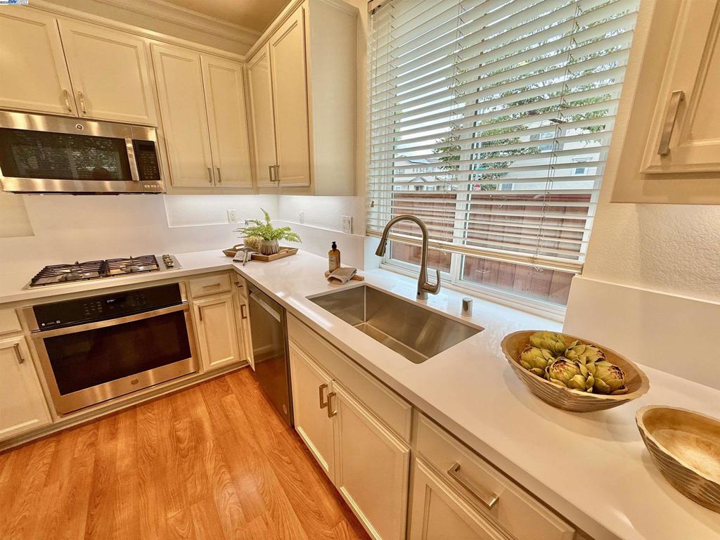 STONERIDGE SQUAR - Residential
