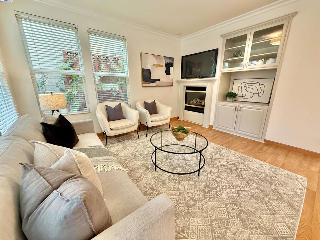 STONERIDGE SQUAR - Residential