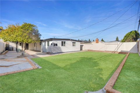 11874 206th Street Lakewood CA 90715