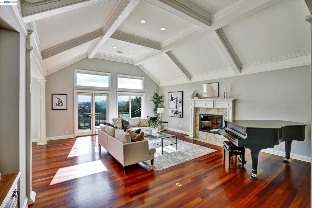 2382 Alameda Diablo
