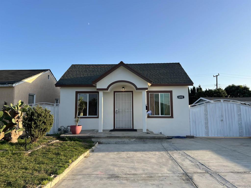 Don’t miss this opportunity to own a charming single-family home in beautiful Orange County for under $1M. This 2-bedroom, 1-full bathroom sits on a spacious 5,000+ sq ft lot and features recent upgrades, including fresh interior and exterior paint, new windows, an updated kitchen with brand-new cabinets, quartz countertops, and hardwood flooring, along with updated bathroom cabinets and a quartz countertop. Conveniently located near shopping, dining, department stores, major freeways, and just a 30-minute drive to the beach. This is a probate sale with no court confirmation required.