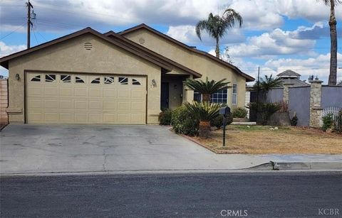 Photo of 725 18th Place, Delano, CA 93215 (MLS # FR25100950) Photo of 725 18th Place, Delano, CA 93215 (MLS # FR25100950)