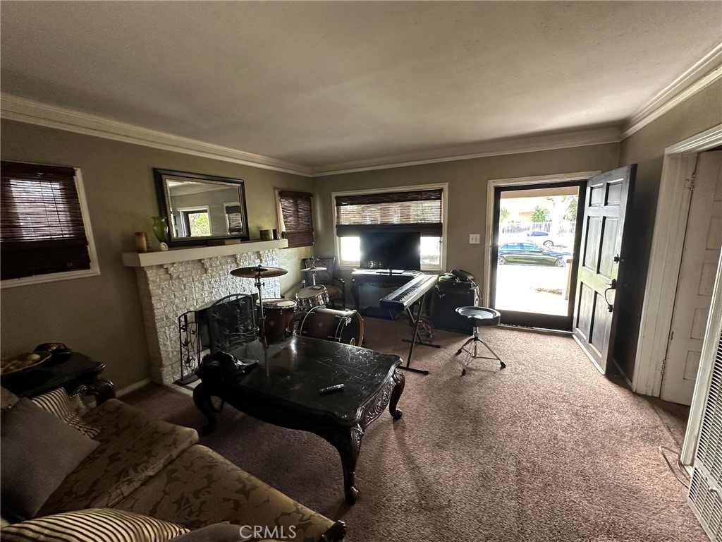 339 W 76th