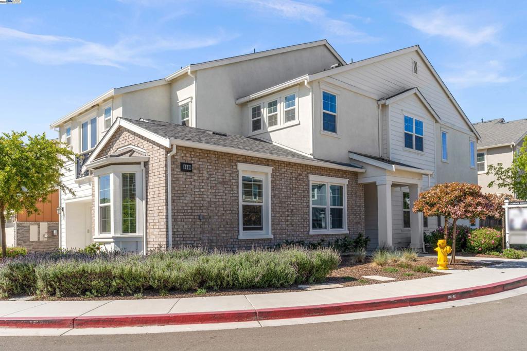 4440 Pine Mountain Way