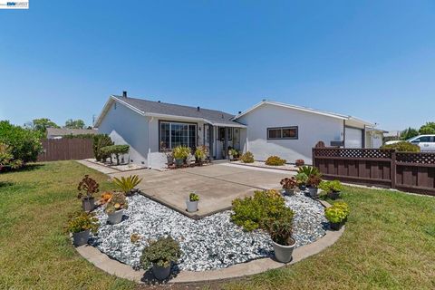 Photo of 7995 Peachtree Ave AVE, Newark, CA 94560 (MLS # 41136117)