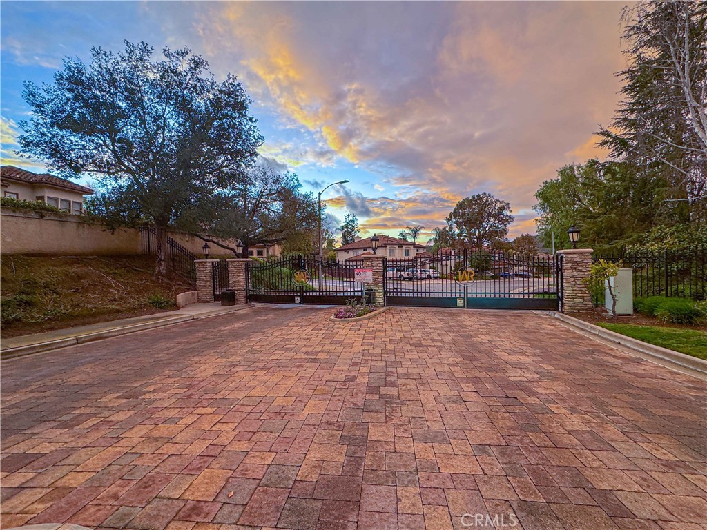 260 Heath Meadow Court