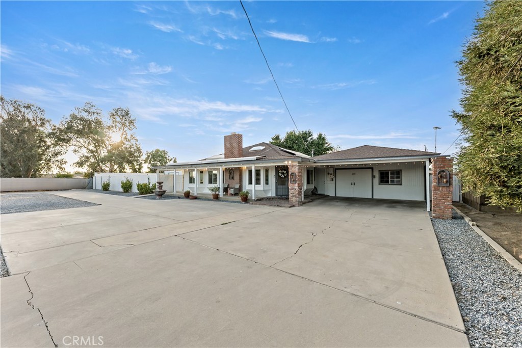 4733 E Richert