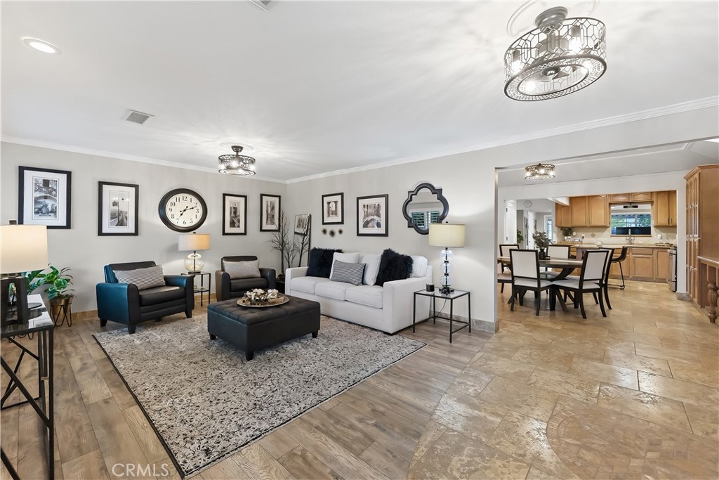 4733 E Richert