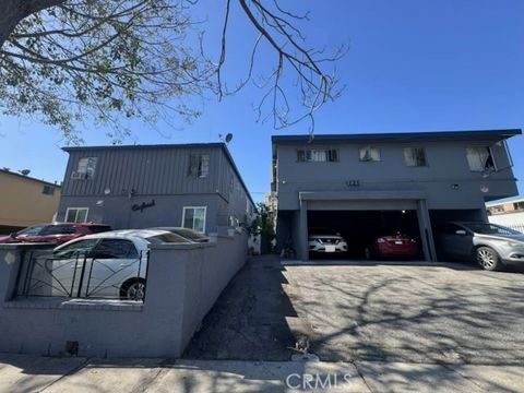 Photo of 121 S Oxford Ave, Los Angeles, CA 90004 (MLS # AR26034671)