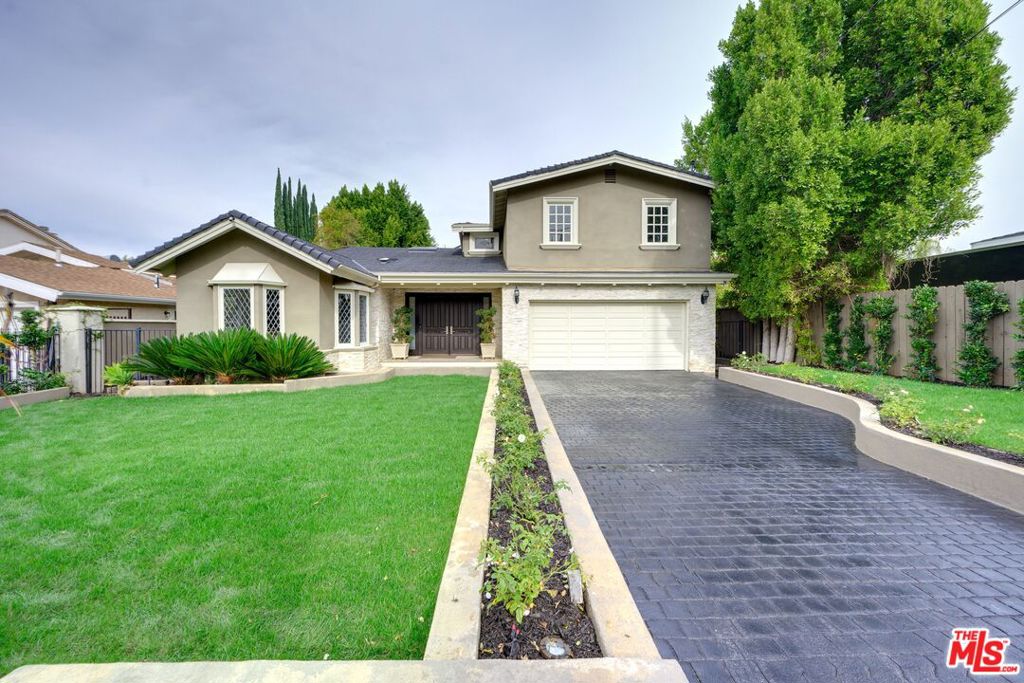 Photo of 18519 Linnet Street, Los Angeles, CA 91356 (MLS # 26988491)