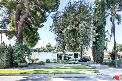 Photo of 16320 Gledhill Street, North Hills, CA 91343 (MLS # 26831169)