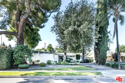 MLS: 26831169