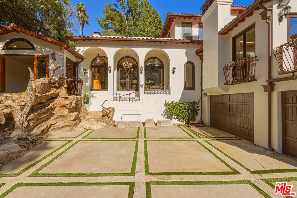 Photo of 1260 Roscomare Road, Los Angeles, CA 90077 (MLS # 26994509)
