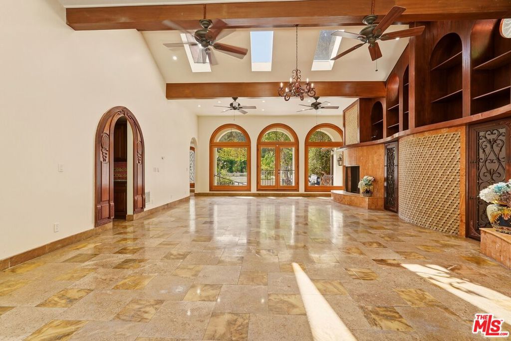 1260 Roscomare Road