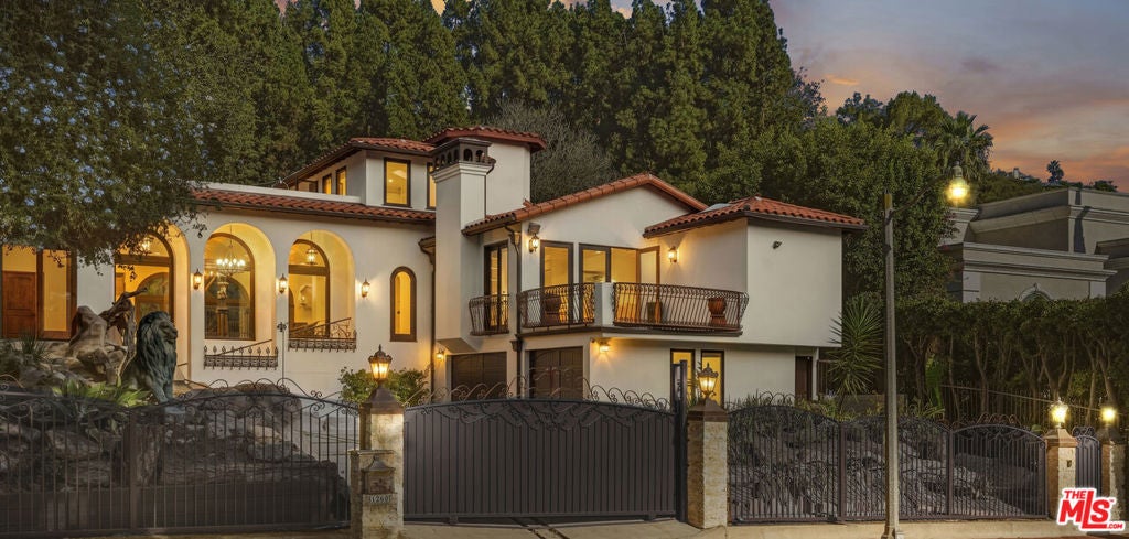 1260 Roscomare Road
