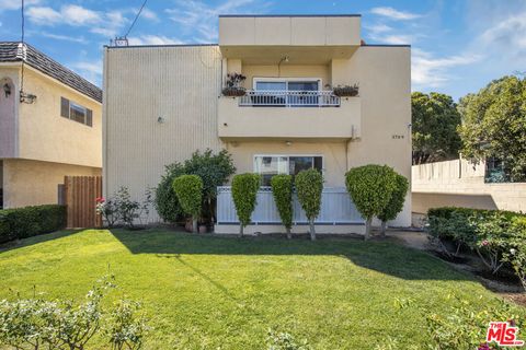 Photo of 3709 S Bentley Avenue, Los Angeles, CA 90034 (MLS # 26667295)