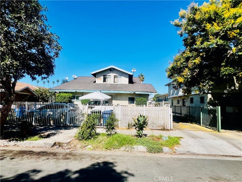 Photo of 1081 W 39th Pl, Los Angeles, CA 90037 (MLS # MB26220143)