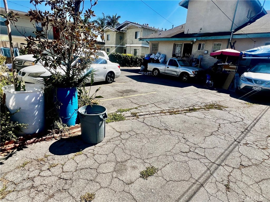 1081 W 39th