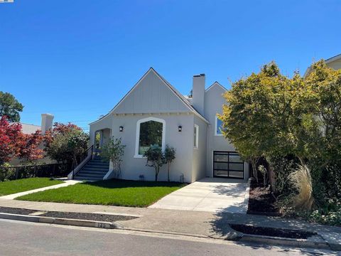 Photo of 135 Morningside Drive Dr, San Anselmo, CA 94960 (MLS # 41107817)