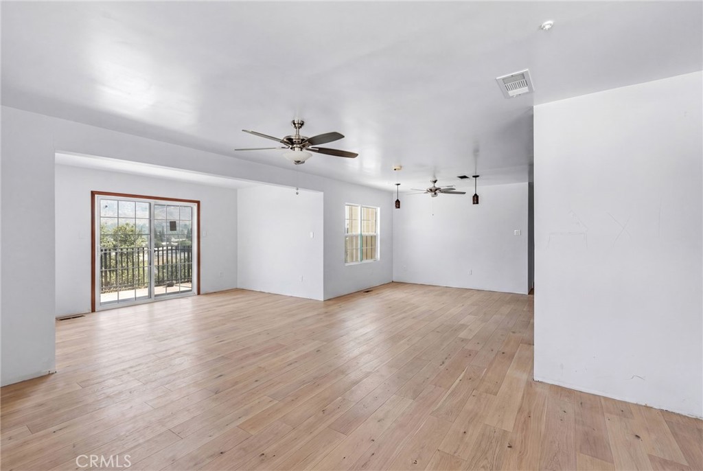 307 W Gladstone