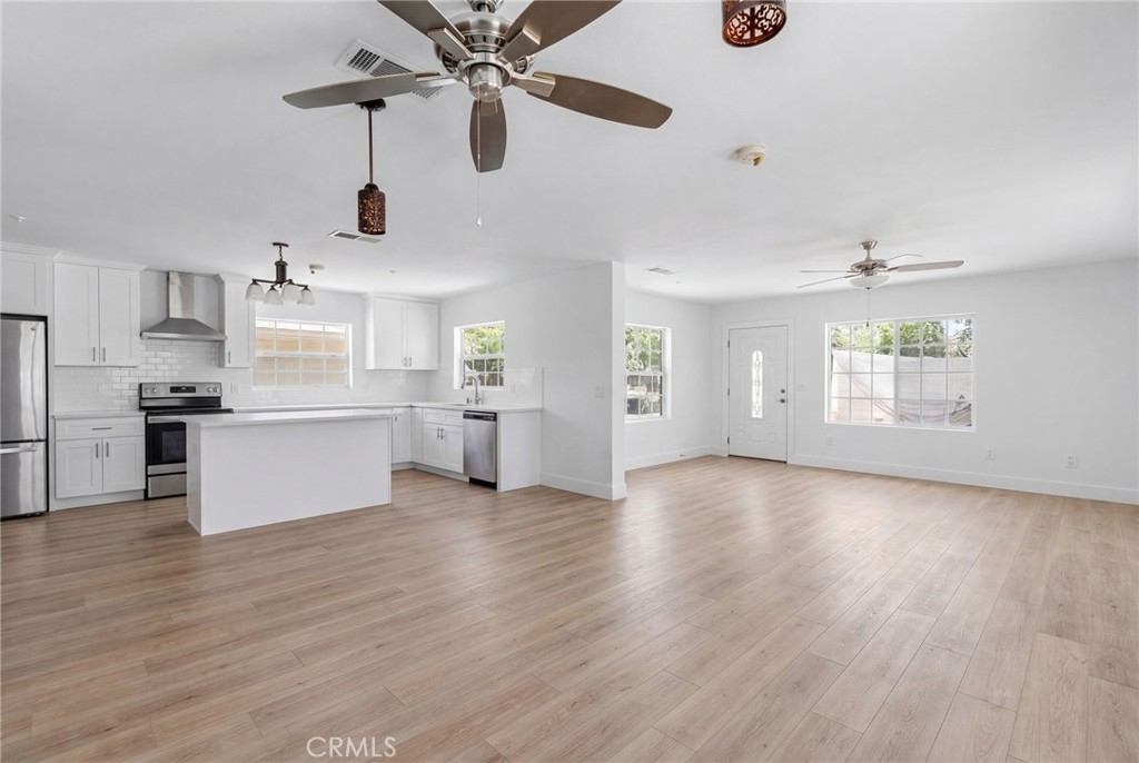 307 W Gladstone