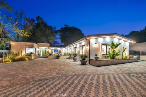 Photo of 19225 Rosita St, Tarzana, CA 91356 (MLS # SR26195670)